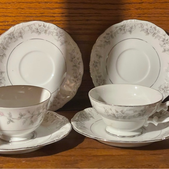 Set of beautiful Delicate tea cups and saucer - Picture 2 of 8